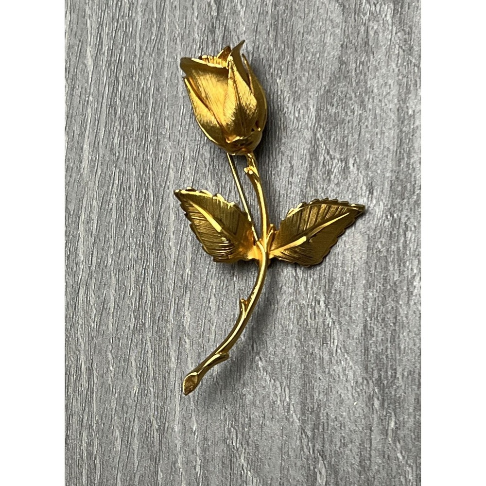 Vintage GIOVANNI Gold Tone Rose Flower Brooch Pin Textured Stem Leaves Floral